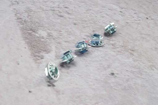 vsuvky závitové podložky rúr matice 5x1cm
