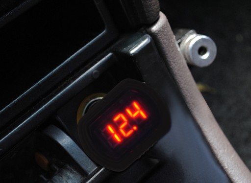 Voltmeter Autometer Zásuvka zapaľovača cigariet
