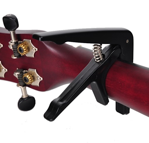 Capo pre ukulele akustiku elektrické + trsátko