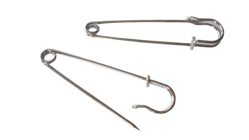 Veľký ozdobný škótsky zatvárací špendlík 7 cm. SILVER