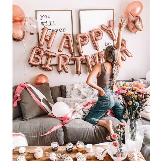 Módny nápis zlatá ruža pre HAPPY BIRTHDAY