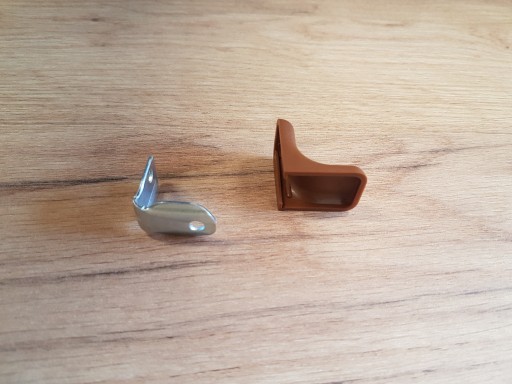 Nábytková spojka, uholník orech plast + kov 4 ks