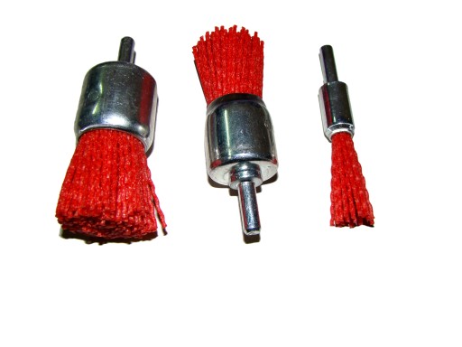 NYLONOVÁ KEFA s driekom T6 25 MM