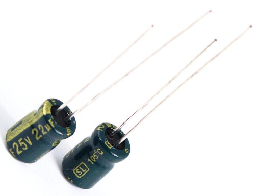 KONDENZÁTORY 22uF / 25V 5x7mm 105* NÍZKY ESR 10KS