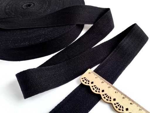 Bavlnená stuha rybie kosti 30 mm čierna stuha