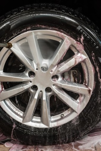 AUTOLAND čistič ráfikov Deironizér krvácajúci červený ráfik 750ml