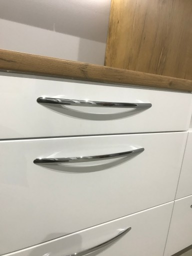KOVOVÁ ÚCHYTKA NA NÁBYTOK, LESKNUTÝ CHROM, DLHA 288 mm