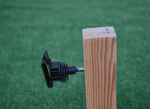 Lacný skrutkovací izolátor na 4 cm pastiersku pásku, 25 ks