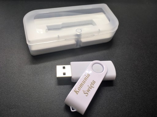 Twister 4 GB s gravírovaním + BOX priehľadný