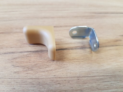 Nábytková spojka, uholník jelša, plast + kov, 4 ks