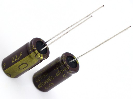 KONDENZÁTOR 22uF / 250V 10x20mm 105*C 5000h 5KS.