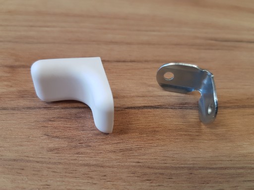 Nábytková spojka, uholník, biely plast + kov, 4 ks