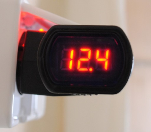 Voltmeter Autometer Zásuvka zapaľovača cigariet