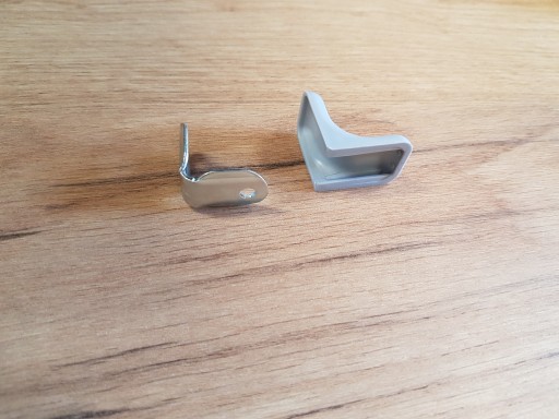 Nábytková spojka, uholník, šedý plast + kov, 4 ks