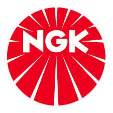 SD05F NGK TRUBKA NA SVIEČKU, PRIAMA, čierna