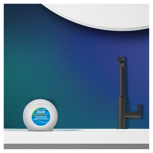 Oral-B Essential Floss voskovaná zubná niť mätová 50 metrov