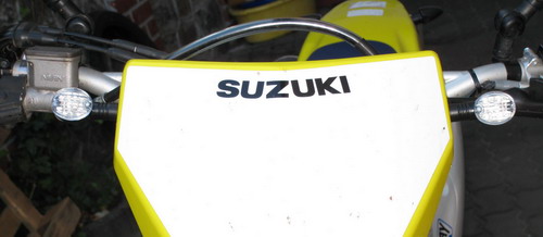 Svetlo indikátora SUZUKI Čiernobiele tienidlo oválne LED