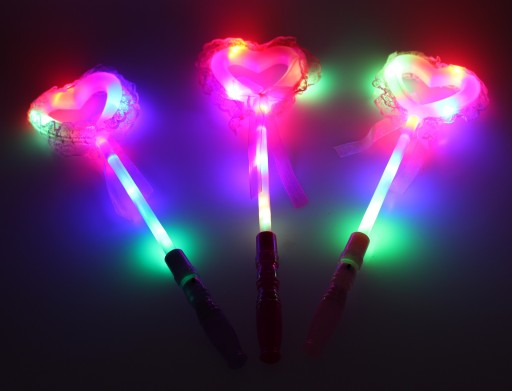 Svietiace LED SRDIEČKO na festival FARBY 36cm