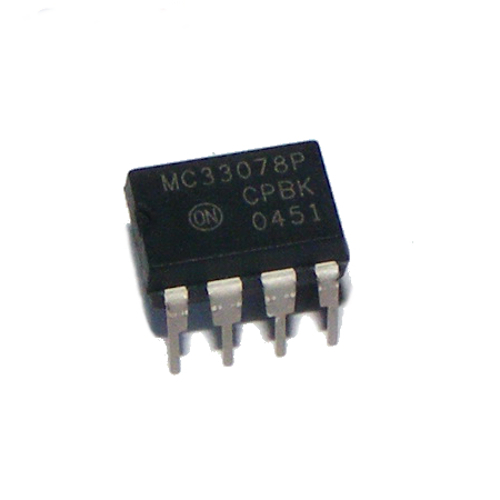 Operačný zosilňovač MC33078P DIP-8 zapnutý