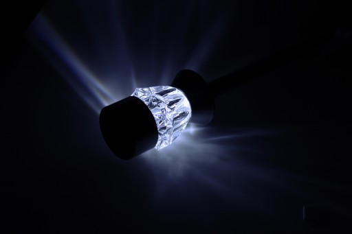 Biela LED solárna kovová solárna lampa DIAMENT