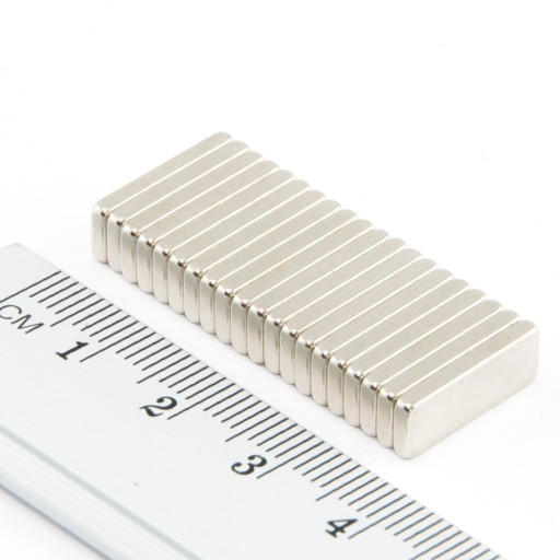 NEODYMOVÝ MAGNET NA TANIER 15x5,5x1,8 N38 - 15 KS