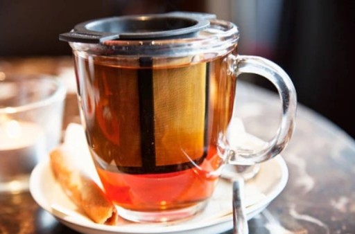 Infuzér, sklenené sitko, stojan