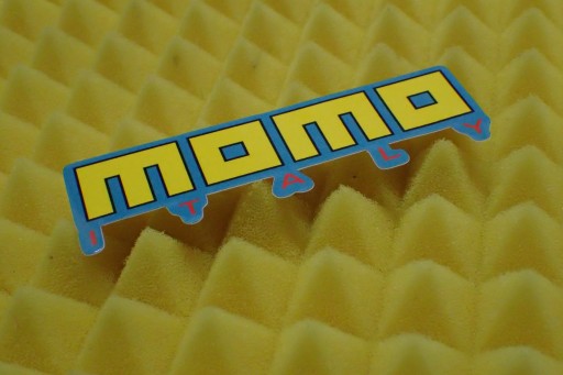 NÁLEPKA MOMO ITALY NÁLEPKA 10 x 3 cm