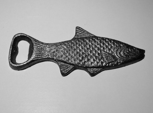 Štýlový liatinový otvárač na fľaše FISH Liatina