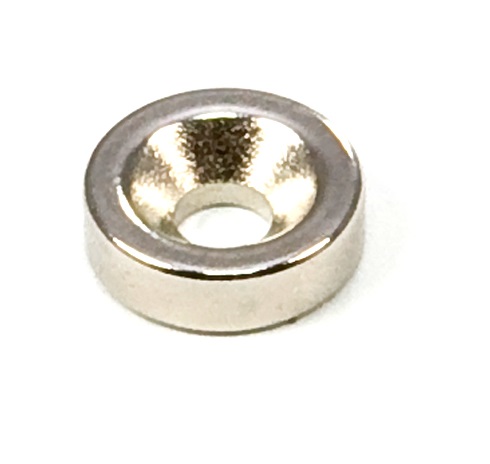 SILNÝ NEODYMIOVÝ MAGNET 8x3 mm S OTVOROM 6/3,5 mm PRE SÚPRAVU 4 Skrutiek