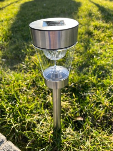 NEREZOVÁ LED SOLÁRNA LAMPA