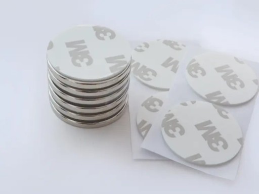 VALEC NEODYMOVÝ MAGNET 15x1,5mm S 3M LEPOM 10SZ