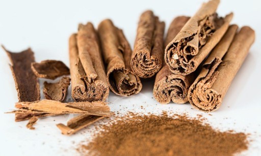 Parafínová sviečka s vôňou 10ML Cinnamon