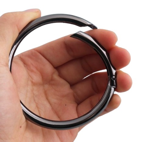 Okrúhly otvárací krúžok karabínky na tašku 50 mm čierny nikel