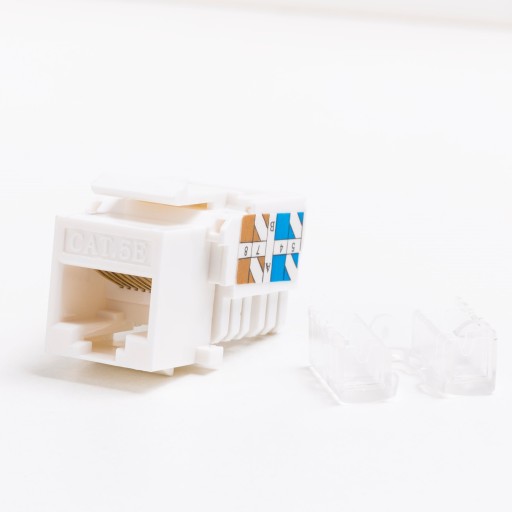 Keystone jack RJ45 kat. 5e UTP modul s klipom, Netrack, biely