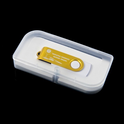 Pendrive 4 GB USB Prvé sväté prijímanie + KRABIČKA + GRAVÍRKA