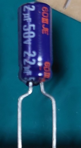Elektrolytický kondenzátor 22uF 50v