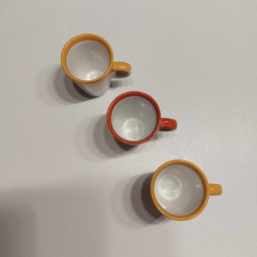 Keramický hrnček na espresso s uškom, rôzne farby