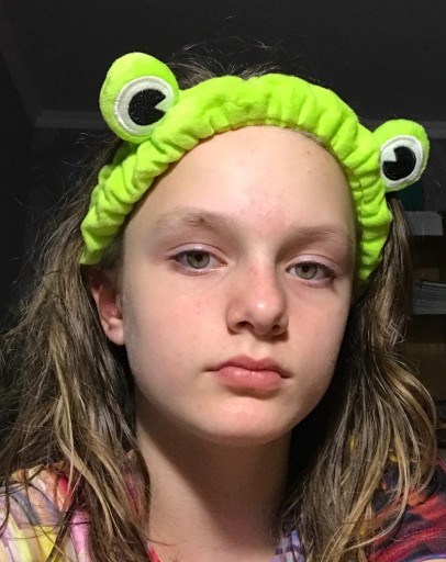 KOZMETICKÁ ZELENÁ MÄKKÁ ČELENKA DO VLASOV NA MAKEUP ŽABIA HLAVA
