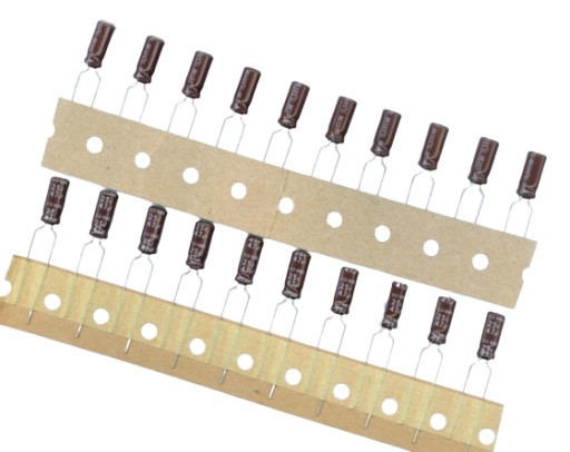 47uF 25V 47 µF 25 V (20 KS) ELEKTROLYTICKÝ KONDENZÁTOR