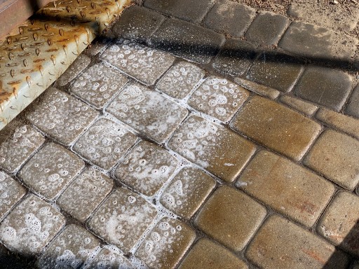 Kvapalina na odstraňovanie HRDZE a SADZÍ z dlažby NEUTRALIZER 1L