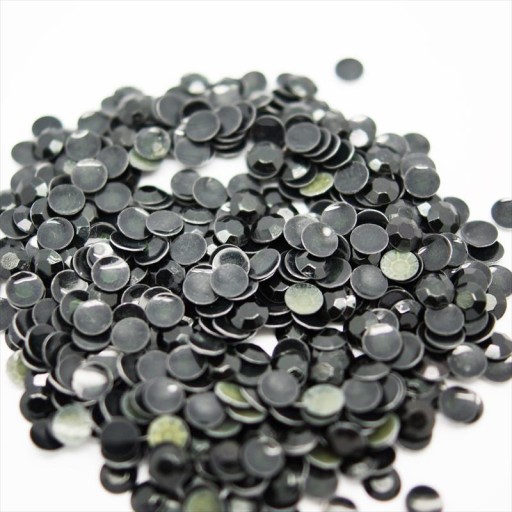 Kovové termotrysky na odevy Taniere Black 2mm 100