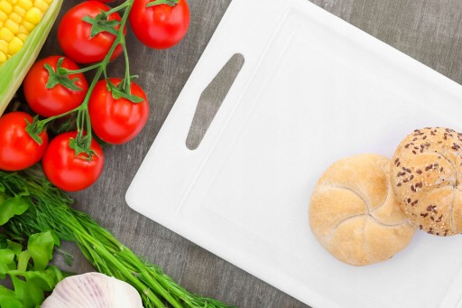 Plastová biela kuchynská DOSKA NA KRAJENIE s rúčkou na mliečny chlieb