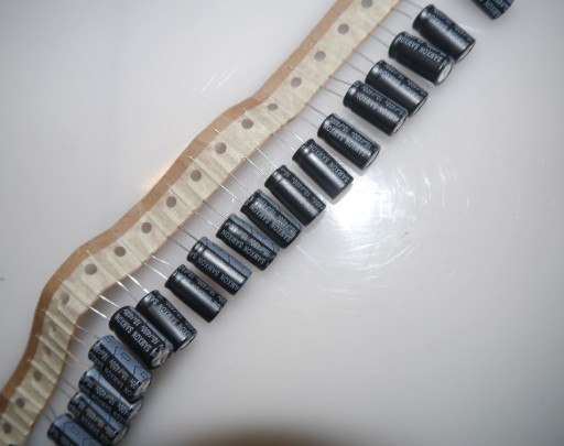 10ks elektrolytický kondenzátor 10uF/400V