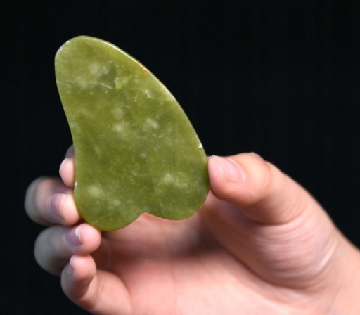 JADEITOVÁ MASÁŽNA DOSKA TVÁRE STAROSTLIVOSŤ O PLEŤ JADEITE GUA SHA