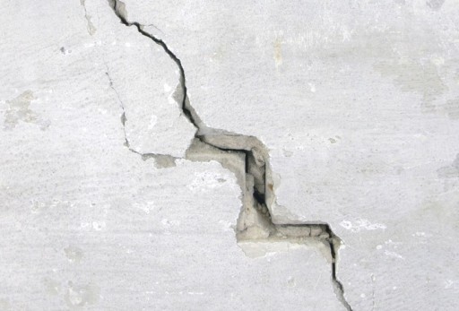 KNAUF Fix&Finish biely cement na opravu vonkajších stien, 1,5 kg