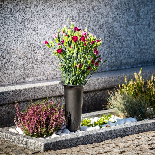 VÁZA NA HODNOTY NA CINTORÍN, ODVÁŽENÝ NÁHOBOK 23cm, NÁHROBNÝ GRAF NA KVETY, GRAFIT