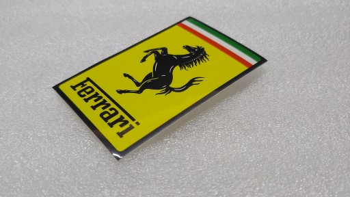 NÁLEPKA S LOGOM FERRARI 5,4 x 8,5 cm