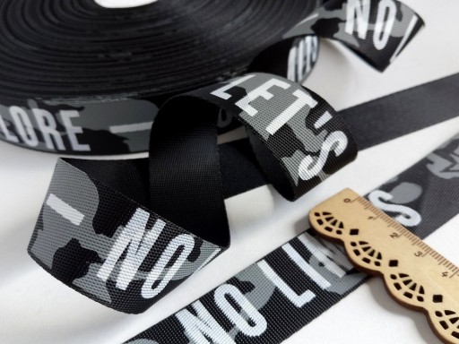 Leathercraft nosná páska 25 mm kamufláž s nápismi NO LIMITS