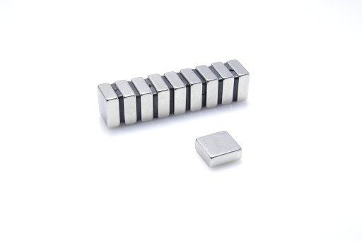 Neodymový tanierový magnet MPŁ 12,5x12,5x5 N38