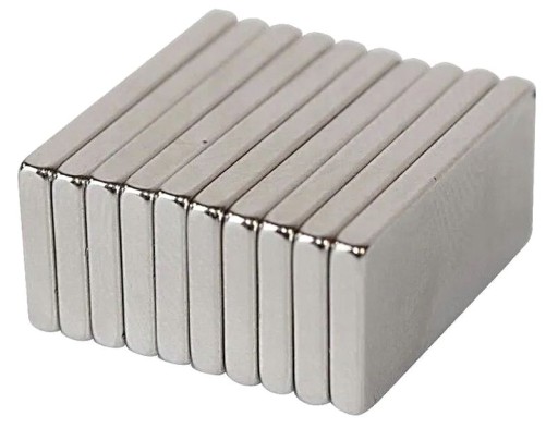 Neodymové tanierové magnety 8x4x2mm 10 kusov